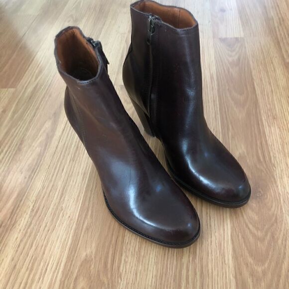 FRYE Jenny 3475388-DBN Dark Brown Leather Side-Zip Booties - Picture 9 of 13